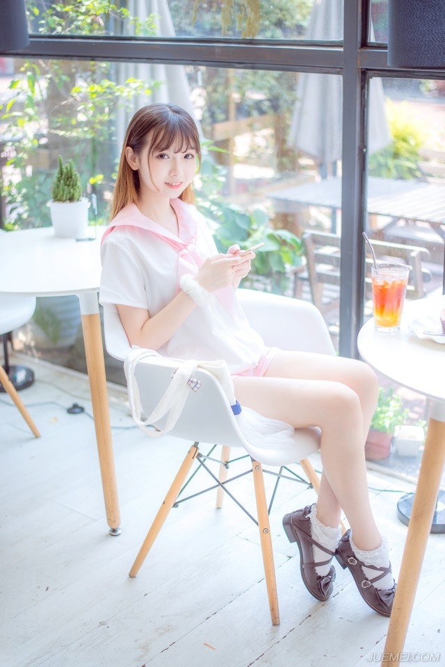 “公衡可是有计策教我？”刘璋见黄权出来，面色不由一喜，虽然之前他也搞过黄权，但黄权一直以来都是蜀中的忠臣，应该……大概……会帮自己分忧吧。